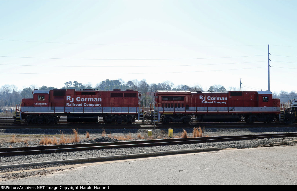 RFCC 7710 & 8572 in NS Glenwood Yard